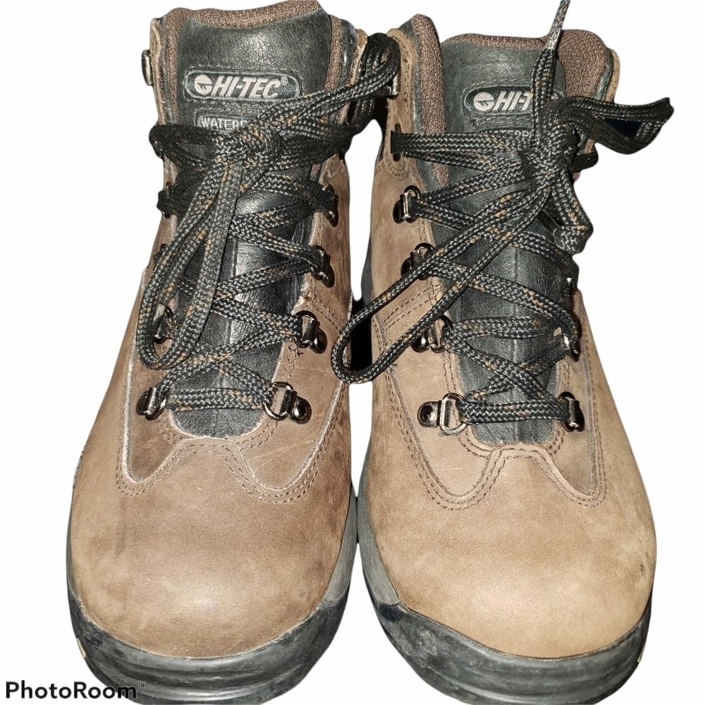 HI- TEC  brown hiking boots size 5.5